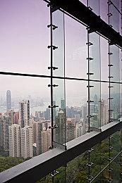 《歧路旅人0》有两条并行故事线 重建家园和复仇